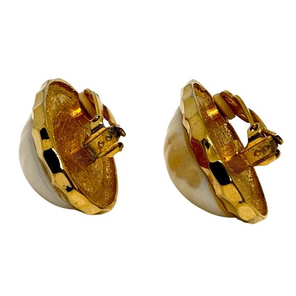 Gold Tone Oval Clip-On Earrings Faux Pearl Textured Trim 1980s Vintage - Picture 3 of 4
